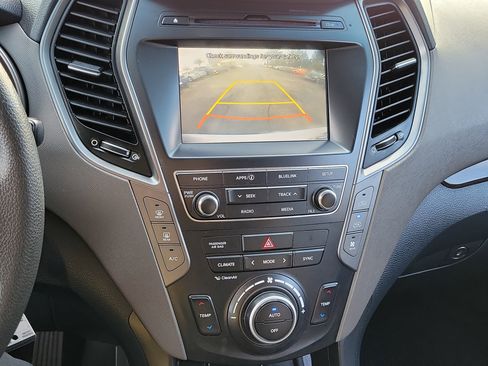 Used 2018 Hyundai Santa Fe SE image 12