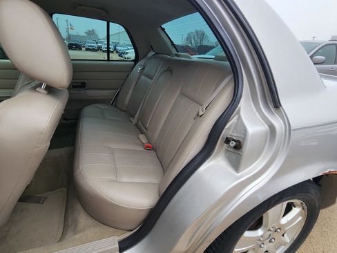 Used 2011 Ford Crown Victoria LX w/ Comfort Appearance Pkg image 14