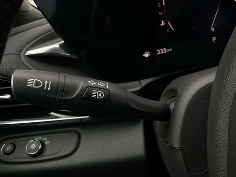 Used 2025 Buick Envista Sport Touring image 32