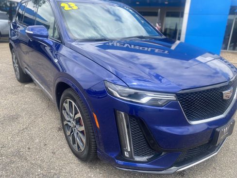 Used 2023 Cadillac XT6 Sport w/ Technology Package AWD/4WD image 2