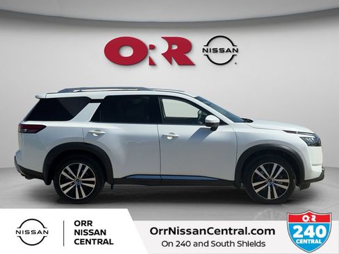 Used 2025 Nissan Pathfinder Platinum w/ Cargo Package image 4