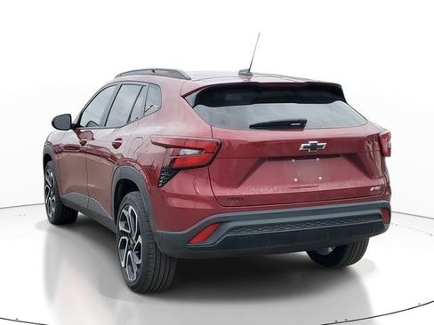 Used 2024 Chevrolet Trax RS w/ Sunroof Package FWD image 3