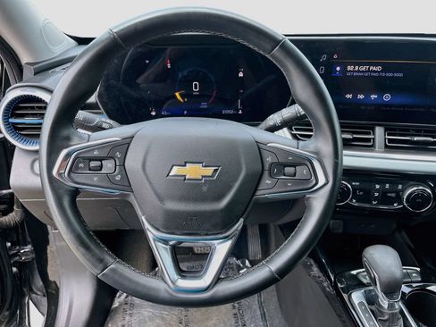 Used 2024 Chevrolet Trax LT w/ Driver Confidence Package FWD image 11