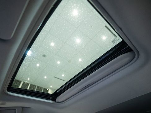 Used 2025 Toyota Sienna XLE image 36