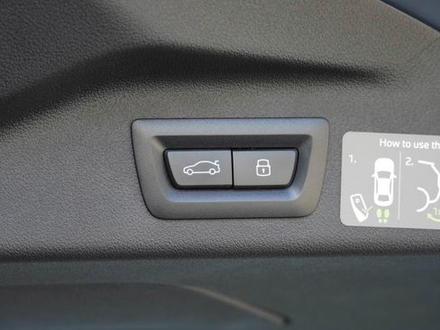 Used 2026 BMW X7 xDrive40i w/ Executive Package image 40