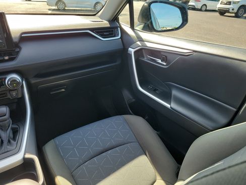 Used 2021 Toyota RAV4 XLE w/ Convenience Package FWD image 18
