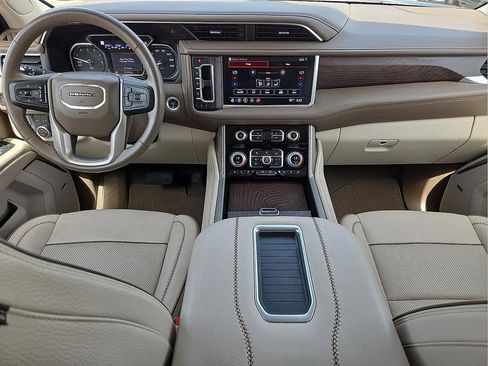 Used 2021 GMC Yukon Denali w/ Denali Ultimate Package AWD/4WD image 12