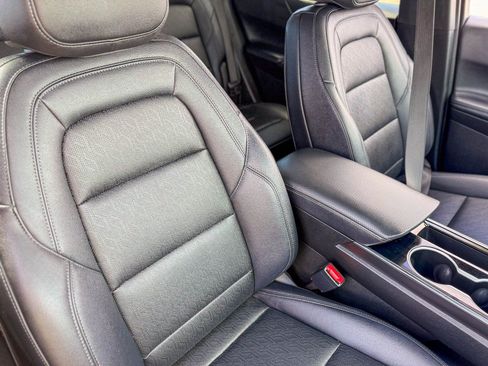 Used 2025 Chevrolet Equinox LT w/ Convenience Package II image 11