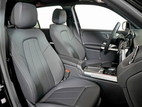Certified 2026 Mercedes-Benz GLB 250 4MATIC image 32