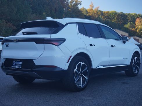 Used 2025 Chevrolet Equinox EV LT w/ Convenience Package image 9