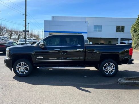 Used 2015 Chevrolet Silverado 2500 High Country w/ Duramax Plus Package image 4