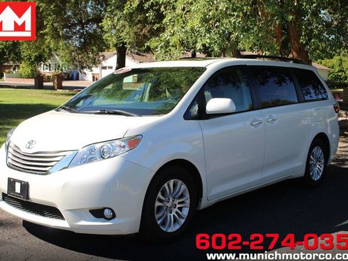 Used 2017 Toyota Sienna XLE Premium image 1