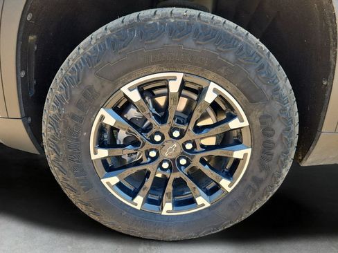 Used 2025 Chevrolet Traverse Z71 AWD/4WD image 18