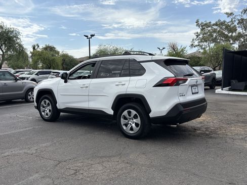 Used 2021 Toyota RAV4 LE w/ Carpet Mat Package (TMS) AWD/4WD image 4