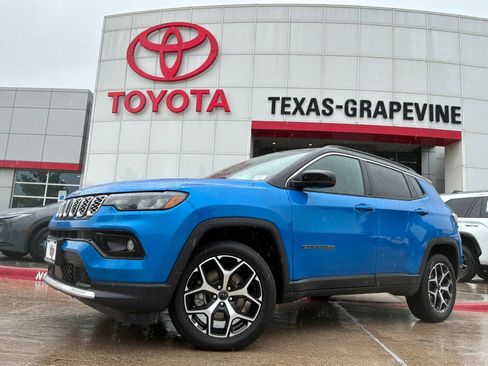 Used 2025 Jeep Compass Limited AWD/4WD image 2