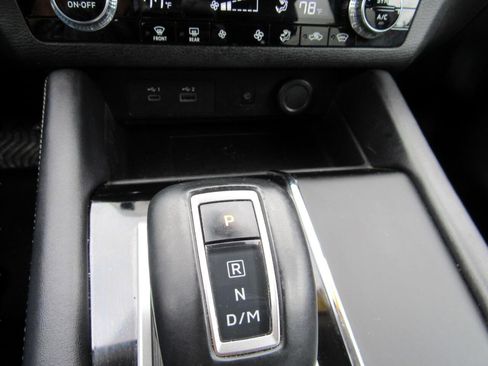 Used 2024 Mitsubishi Outlander AWD image 32
