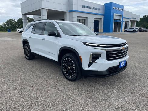 New 2026 Chevrolet Traverse LT w/ Sun and Wheel Package FWD image 7
