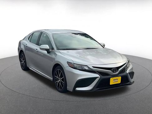 Used 2024 Toyota Camry SE FWD image 3