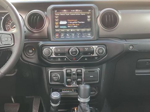 Used 2023 Jeep Gladiator Sport AWD/4WD image 13