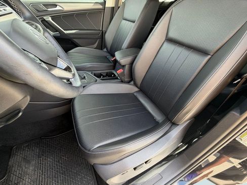 Certified 2022 Volkswagen Tiguan SE FWD image 5