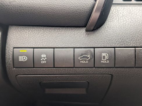 Used 2022 Toyota Camry SE FWD image 12