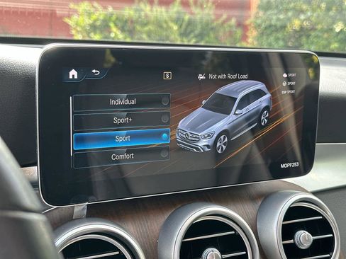 Used 2020 Mercedes-Benz GLC 300 image 30