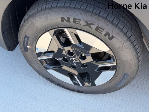 New 2027 Kia Seltos LX FWD image 8