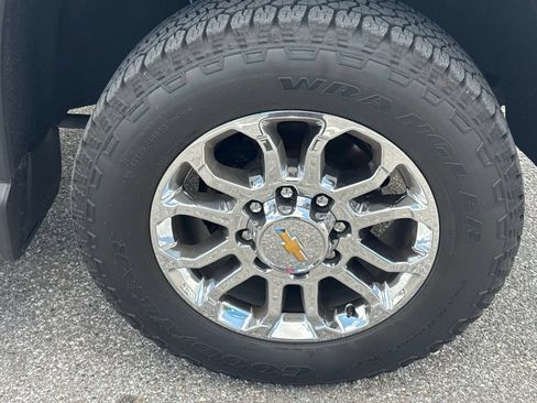 Used 2024 Chevrolet Silverado 2500 LTZ w/ LTZ Convenience Package AWD/4WD image 8