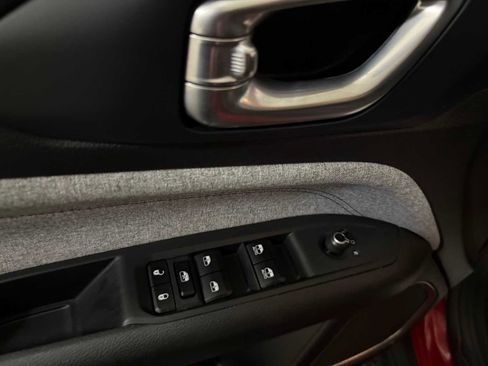 Certified 2023 Jeep Compass Latitude image 21