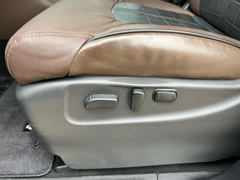 Used 2018 Nissan Armada Platinum w/ Interior Lighting Package image 16