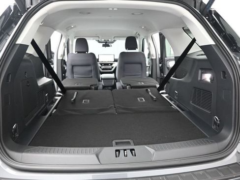 New 2026 Ford Explorer Active RWD image 22