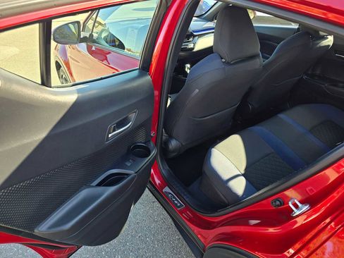 Used 2021 Toyota C-HR XLE image 15