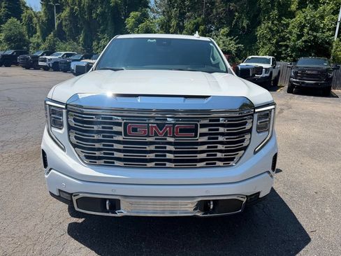 Used 2023 GMC Sierra 1500 Denali w/ Denali Reserve Package AWD/4WD image 3