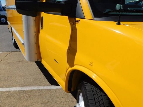 Used 2021 GMC Savana 3500 Extended w/ Power Convenience Package image 18