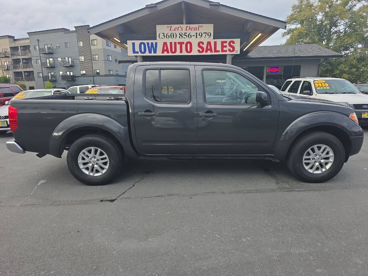 Used 2015 Nissan Frontier SV w/ SV Value Truck Package RWD image 11