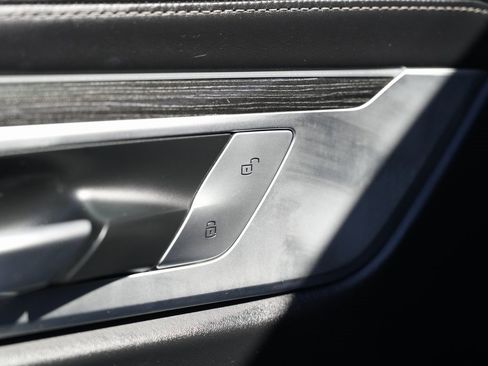 Used 2019 BMW 750i xDrive image 27