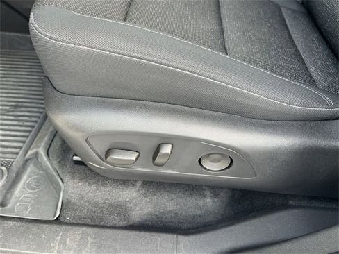 Certified 2025 Chevrolet Traverse LT w/ Sun and Wheel Package image 14