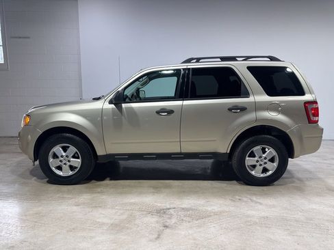 Used 2010 Ford Escape XLS image 4
