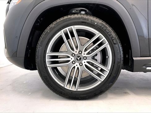 New 2026 Mercedes-Benz GLS 450 4MATIC image 11
