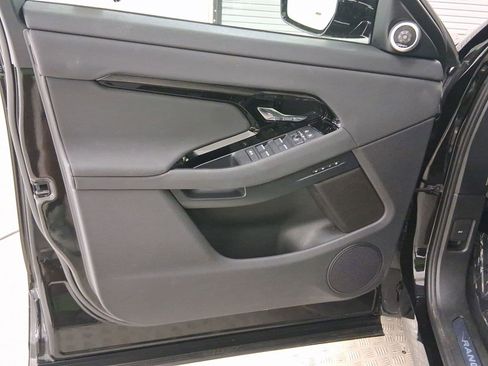 Used 2025 Land Rover Range Rover Evoque Dynamic SE image 11