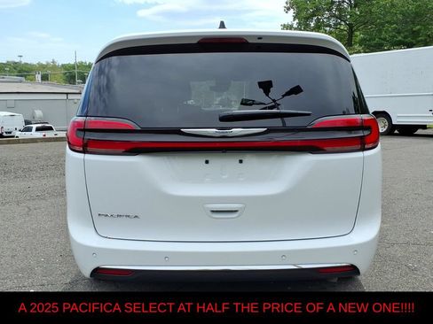Used 2025 Chrysler Pacifica Select FWD image 6