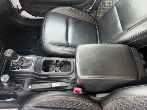Used 2021 Jeep Wrangler Unlimited Sahara AWD/4WD image 15
