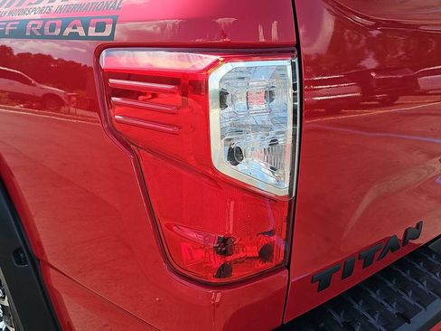 Used 2021 Nissan Titan SV w/ SV Convenience Package AWD/4WD image 33