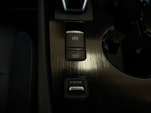 Used 2025 Nissan Rogue SV FWD image 23