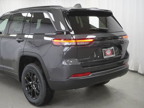 New 2026 Jeep Grand Cherokee Altitude AWD/4WD image 12