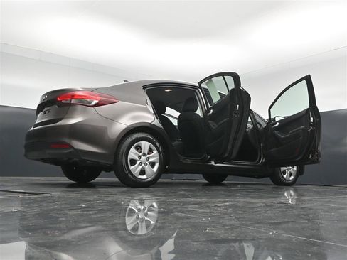 Used 2018 Kia Forte LX FWD image 39