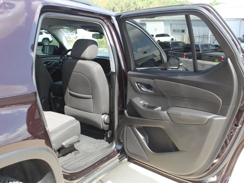 Used 2020 Chevrolet Traverse LT FWD image 25