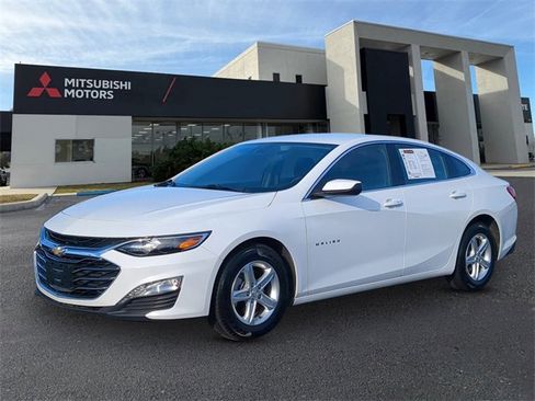 Used 2024 Chevrolet Malibu LT image 1