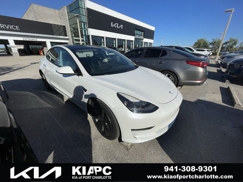 Used 2021 Tesla Model 3 Standard Range Plus image 1