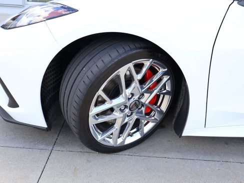 Used 2024 Chevrolet Corvette Stingray Preferred Conv w/ Z51 Performance Package RWD image 30